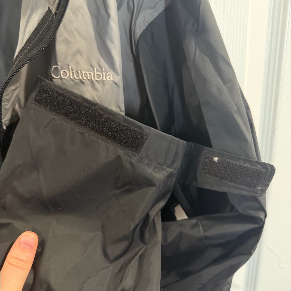 Columbia Men's Black and Gray Colorblock Rain Jacket - Picture 4 of 8